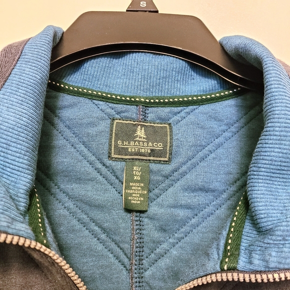 G.H. Bass & Co. Super Soft Dark Grey Quilted Top Pullover Trail Gear Sweatshirt - Picture 4 of 6